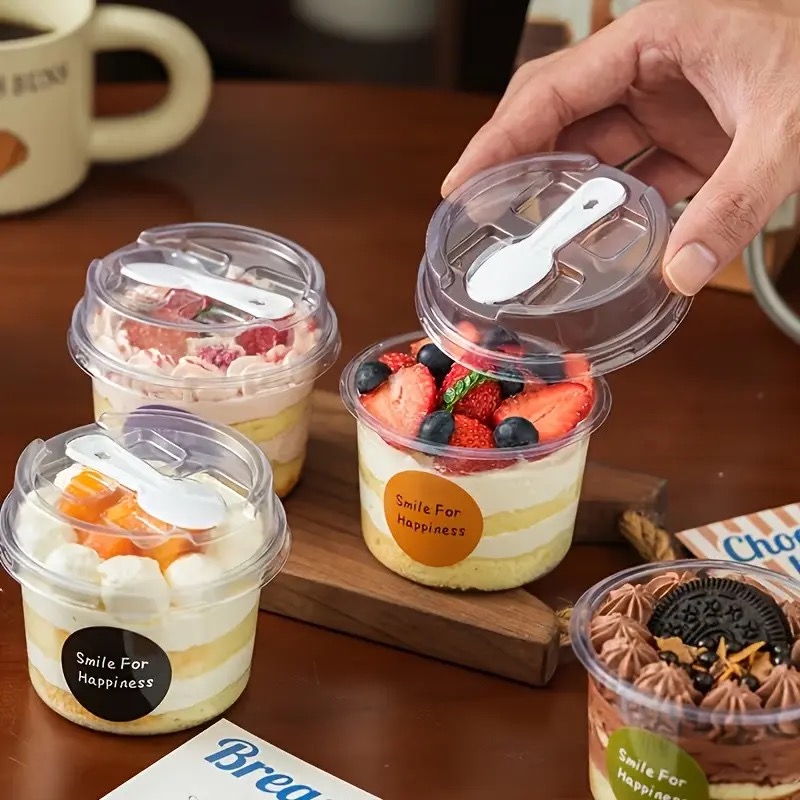 Round Transparent Plastic Lidded Packaging Boxes with Spoons
